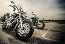 Czy 2 motory mogą jechać obok siebie? Czy 2 motory mogą jechać obok siebie?