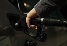 Ile trwa tankowanie samolotu na lotnisku? Ile trwa tankowanie samolotu na lotnisku?