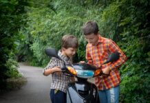 Czy motocykliści mogą jechać obok siebie? Czy motocykliści mogą jechać obok siebie?